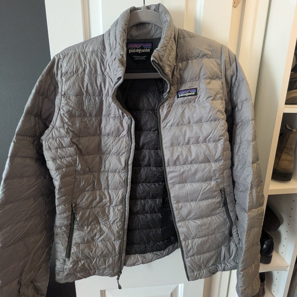 Patagonia Women's Down Sweater Jacket Size SMALL